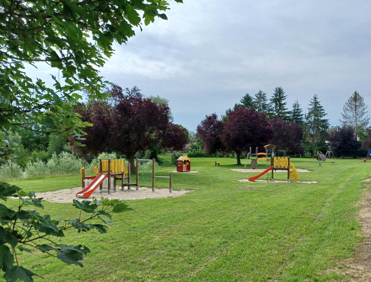 Camping Le Vallage Attigny Exterior photo